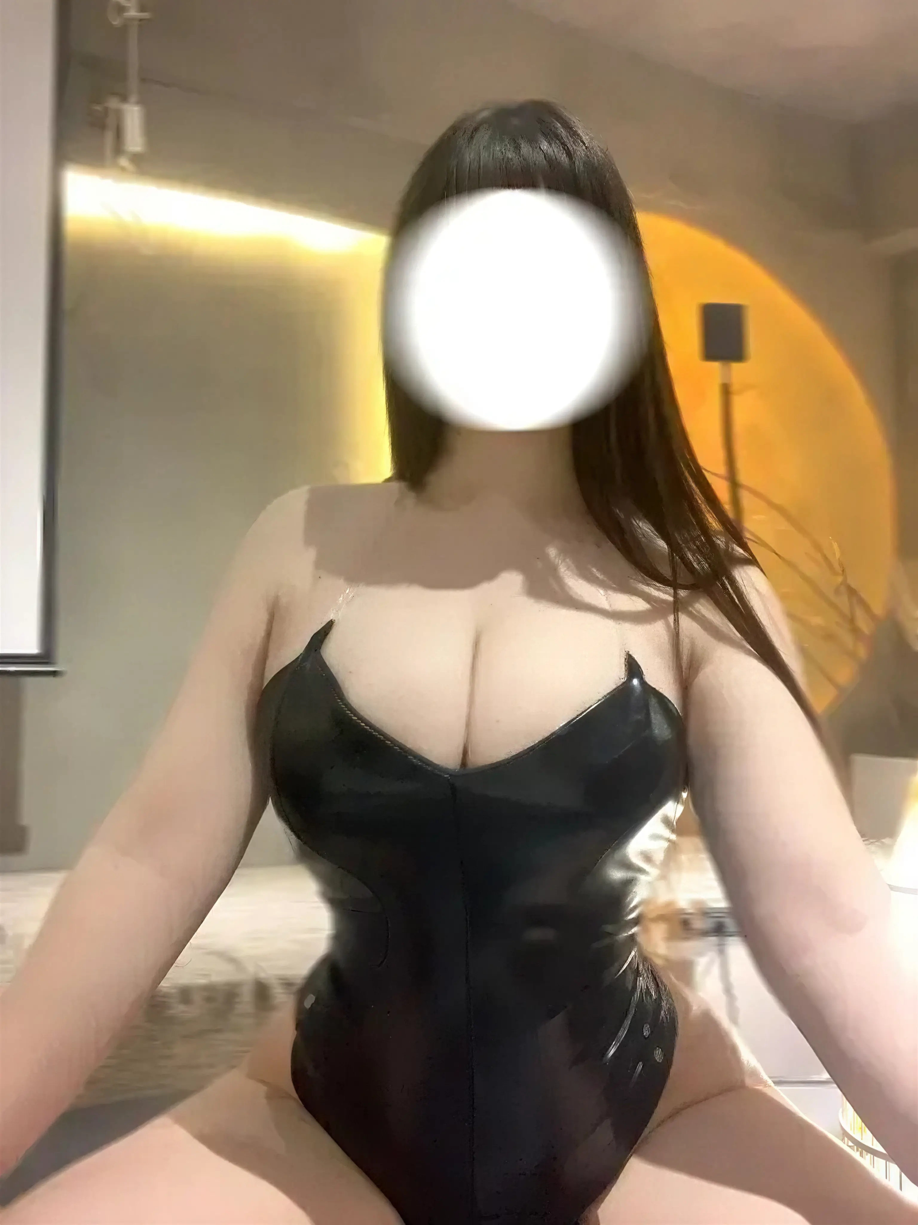 咩咩阿银 – 黑色连体深V＋兔尾 15P